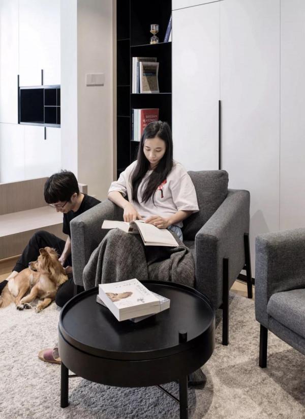 捨棄“客廳”，不買沙發，陽臺加高10公分，這麼裝實用極了！曬曬