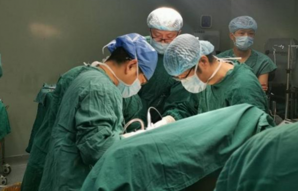 還記得那個得“怪病”肚子大過孕婦的山西女童嗎？後來治好了嗎？