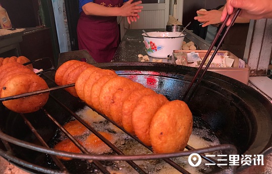 一塊錢一個的油糕她賣了近20年,好吃到外嫁的姑娘還要帶著走 一塊錢一個的油糕她賣了近20年,好吃到外嫁的姑娘還要帶著走