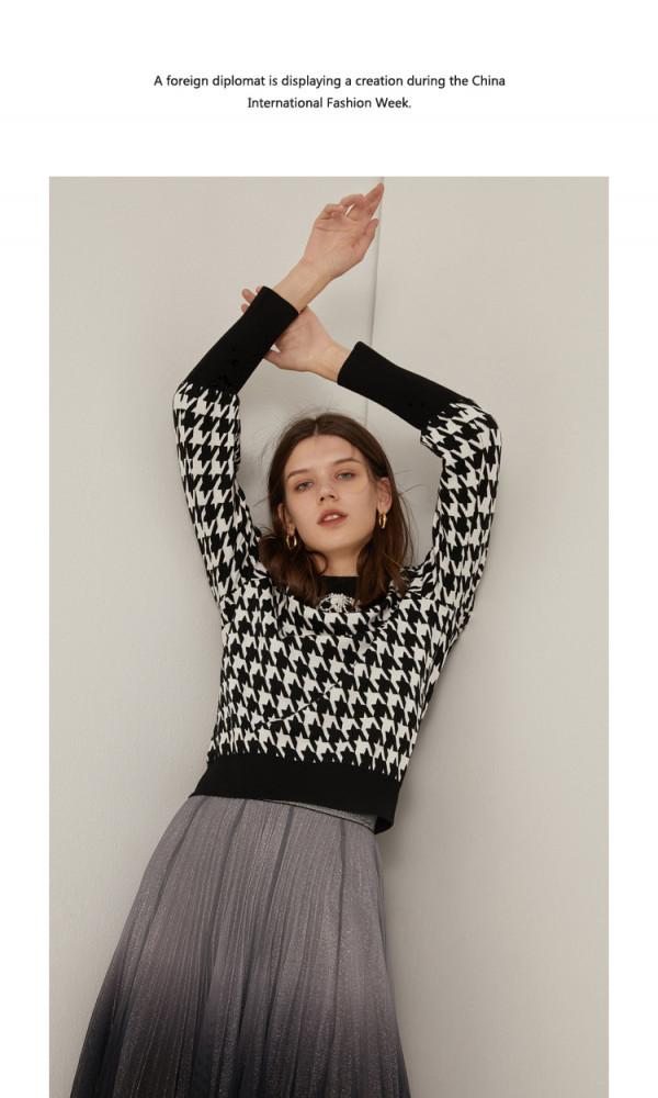 時尚打底衫是女生初秋必搭款