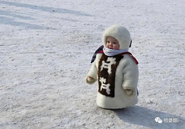 冬天裡的俄羅斯小朋友，個個可愛似套娃，網友：好想都抱走