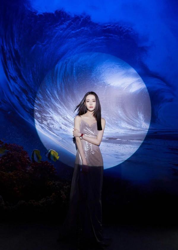 迪麗熱巴今年造型大盤點,每一面都好絕 迪麗熱巴今年造型大盤點,每一面都好絕