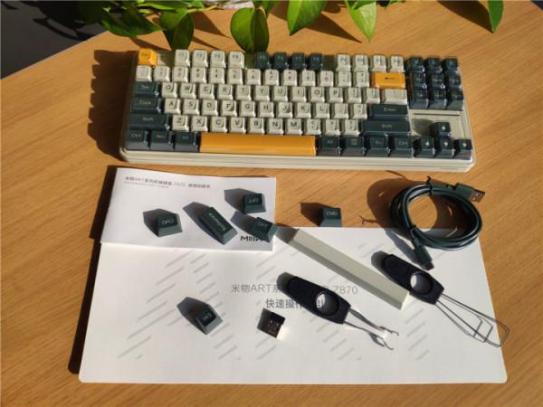 三模無縫切換、RGB炫彩背光——米物Z870機械鍵盤體驗
