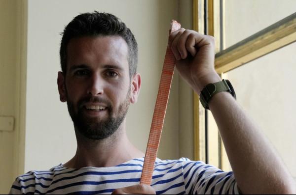 27歲法國高空走索能人成功橫渡塞納河：從埃菲爾鐵塔上出發