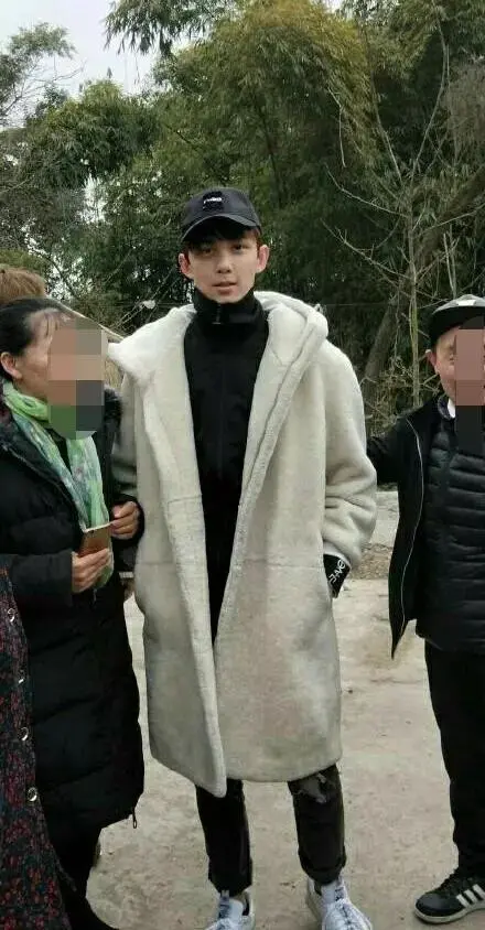 黃曉明baby官宣離婚，每年春節都帶娃回老家的他們，回不去了…