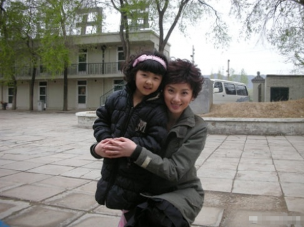 《以家人之名》的賀梅，時隔1年與張新成二搭，還與張子楓重逢了