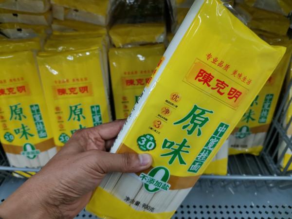 克明食品&OpenCurlyDoubleQuote;關燈吃麵&rdquo;