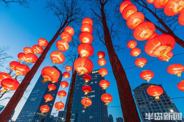 海濱燈籠高高掛