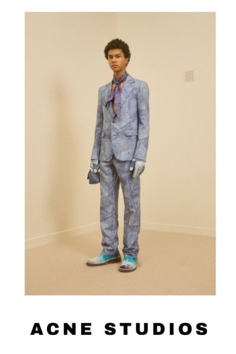 穿長裙、塗指甲油的boy黃明昊，男生還能這麼搭