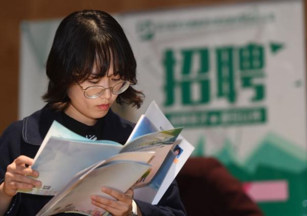 5年花140萬留學,回國後面試月薪4500,網友:混日子時你想啥了? 5年花140萬留學,回國後面試月薪4500,網友:混日子時你想啥了?