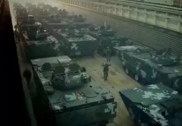 人民海軍馳援湯加編隊有看頭，這艘鉅艦為何是航母遠航的底氣？