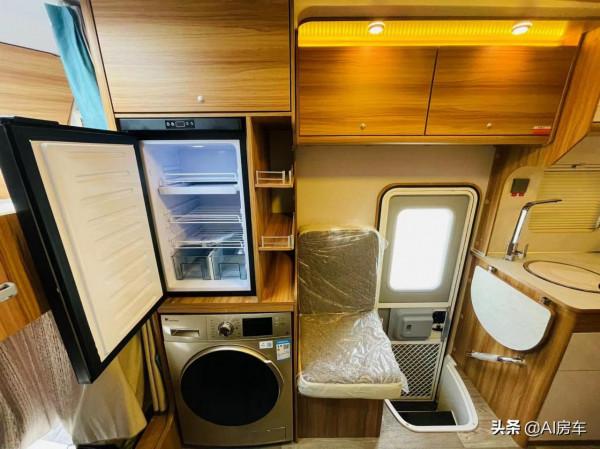 48V電+3.0T動力,有雙冰箱、電動床,實拍輕鬆跑川藏的卓美亞房車 48V電+3.0T動力,有雙冰箱、電動床,實拍輕鬆跑川藏的卓美亞房車