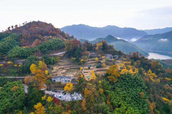 堵車、堵車、堵車，這個古村憑什麼讓遊客步行三公里入村？