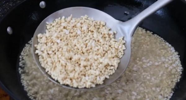 糯米不要包粽子了,往油鍋一倒,瞬間變美食,出鍋全家人搶著吃 糯米不要包粽子了,往油鍋一倒,瞬間變美食,出鍋全家人搶著吃