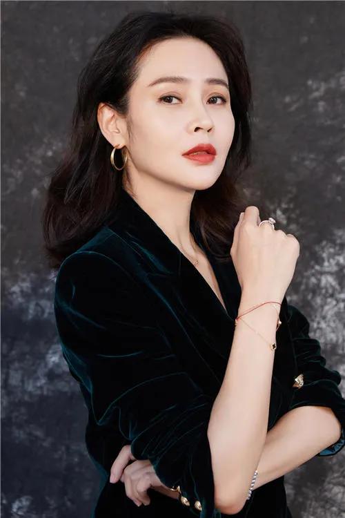 《不惑之旅》熱播,看了梅婷劉威葳,對比一下她人,差距就出來了 《不惑之旅》熱播,看了梅婷劉威葳,對比一下她人,差距就出來了