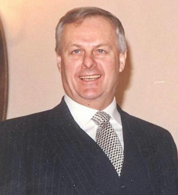 1997年，普京偷偷送葉利欽“死對頭”出國，曝光後，卻被委以重任