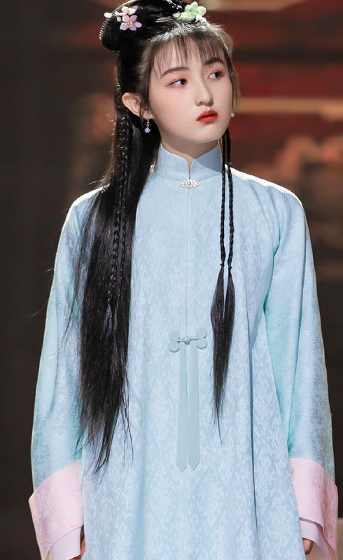 都說TVB演員青黃不接，內地小花又何嘗不是呢，觀眾只認那幾張臉