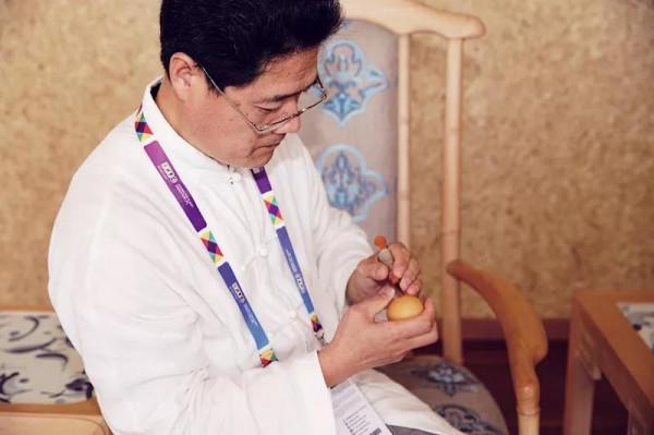 孫希洲——以點帶面,推動葫蘆雕刻走向世界 孫希洲——以點帶面,推動葫蘆雕刻走向世界