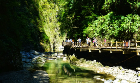 除了飛瀑、峽谷，萬盛黑山谷南天門竟藏有這樣的美景
