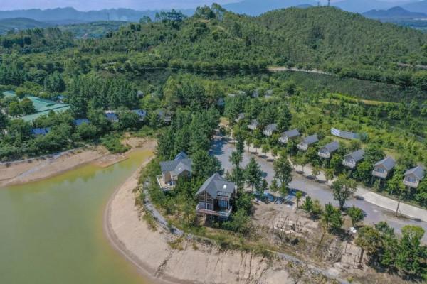 周邊遊｜住進小木屋泡私湯，乘網紅小火車玩彩虹滑道