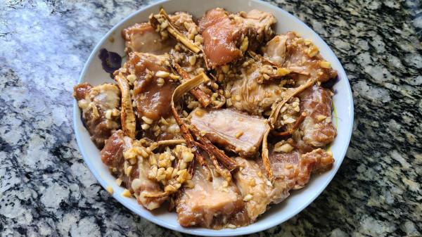 五指毛桃蒸排骨,廣東很火的一道菜,香味濃郁又好吃,味道特別 五指毛桃蒸排骨,廣東很火的一道菜,香味濃郁又好吃,味道特別