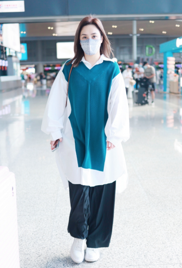 阿嬌穿衣也太隨性了吧,“上松下松”看似邋遢,實則慵懶又時髦 阿嬌穿衣也太隨性了吧,“上松下松”看似邋遢,實則慵懶又時髦