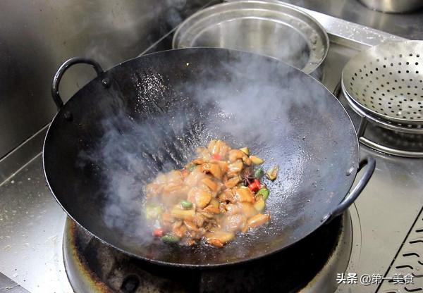 醬燒五花肉最忌諱直接下鍋炒，多加這一步，軟糯香甜，醬香十足