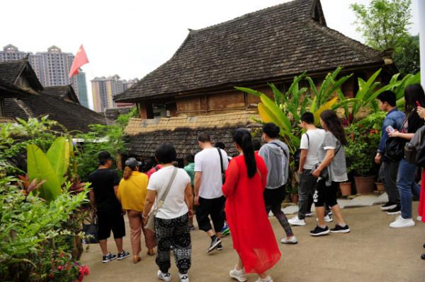 一個梳子花1500，盤點頭腦發熱時景區買的旅遊紀念品，你衝動過嗎