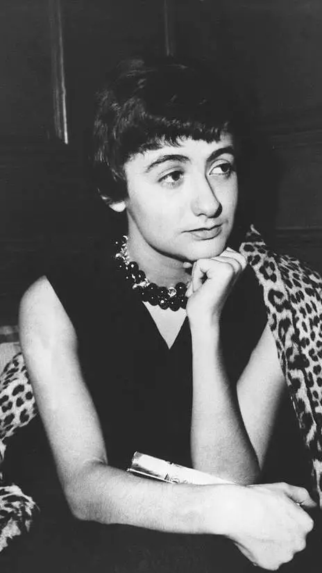 誰說女知識分子不時髦?會寫字的女人,穿得好更好看 誰說女知識分子不時髦?會寫字的女人,穿得好更好看