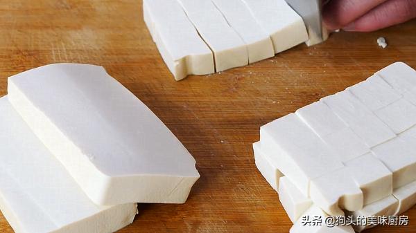 豆腐這樣做太好吃了，淋2個雞蛋，一週能吃3回，挑食的人都愛吃