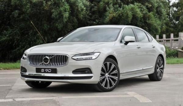 賓士C級、E級均下滑過半，紅旗H9領漲，8月高階轎車銷量榜出爐