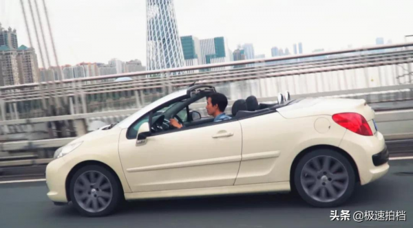 我買了臺賓士敞篷跑車，比二手馬自達便宜