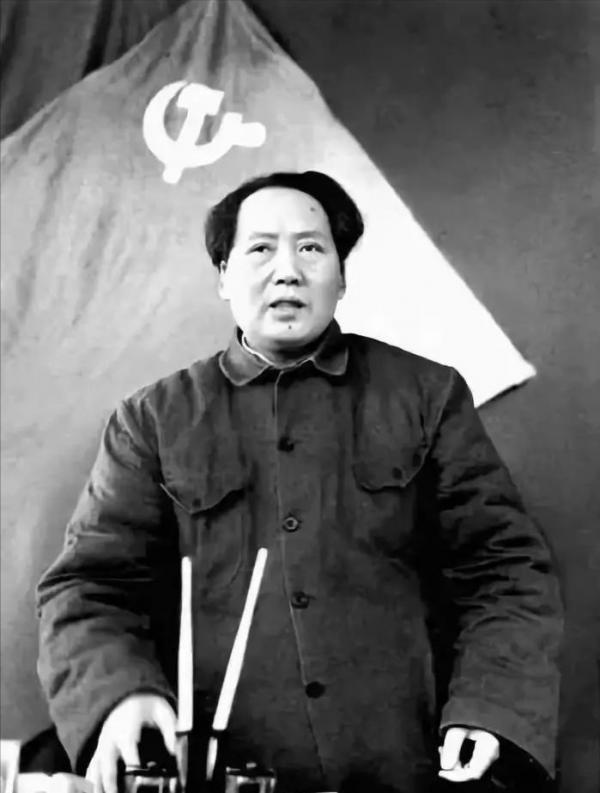 前有黃河,後有追兵,周恩來萬分焦急,毛澤東卻淡定說道:拿煙來 前有黃河,後有追兵,周恩來萬分焦急,毛澤東卻淡定說道:拿煙來