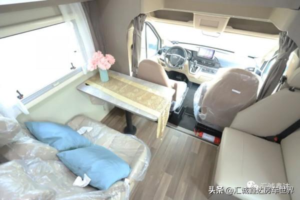 經濟耐用的老年旅行房車!​2.0T雙驅C本即開,還帶5人床和商務座 經濟耐用的老年旅行房車!​2.0T雙驅C本即開,還帶5人床和商務座