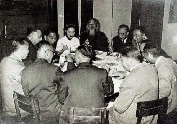 張大千請張學良吃飯，一張親手寫的選單，竟被張學良裝裱成為珍品