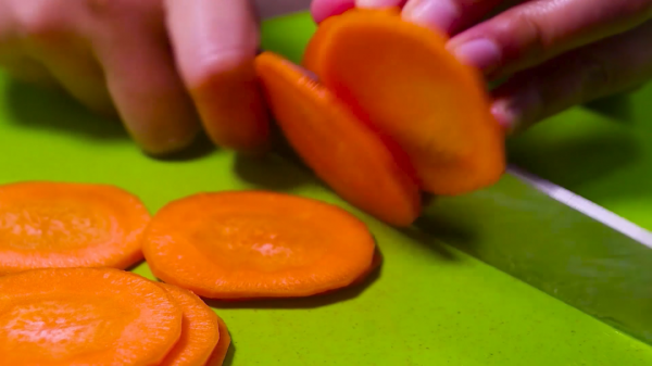 孩子光吃不長個，多給寶寶這樣吃，補鈣又補鋅，長個又長大腦