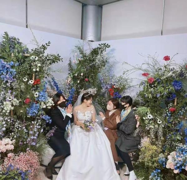 樸信惠結婚請了韓國半個娛樂圈！大裙襬婚紗藏孕肚，韓服造型封神