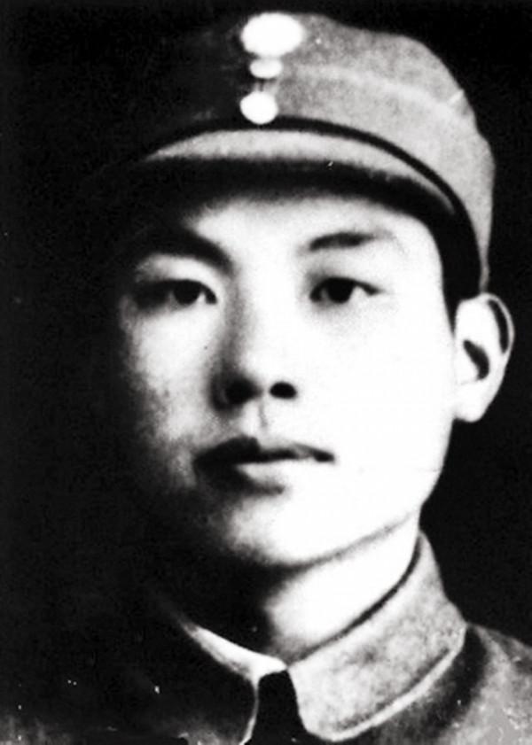 2001年，朱鎔基看了央視一檔節目後，立即趕往醫院看望特工熊向暉