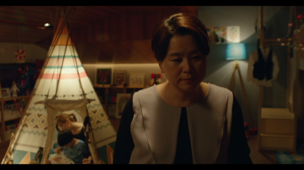 韓國高分電影《寄生蟲》地下室的一家四口，寄生於富人家庭（上）