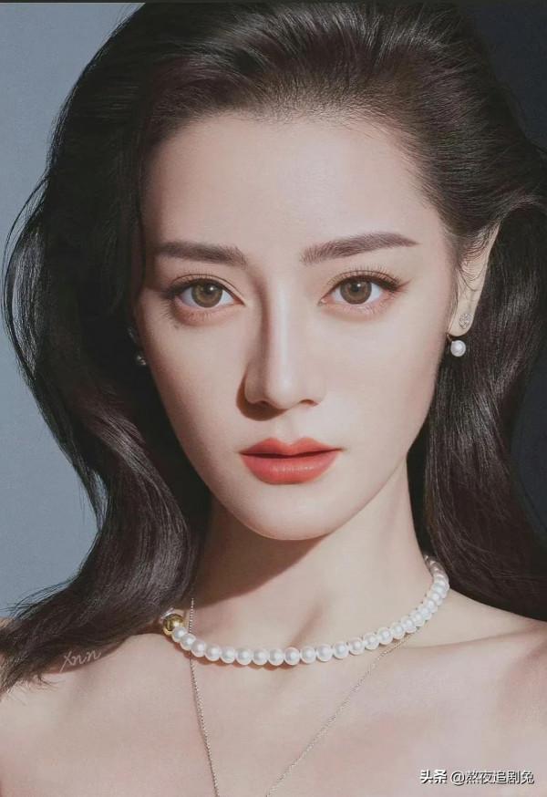 今天的熱巴貴氣名媛 氣場全開