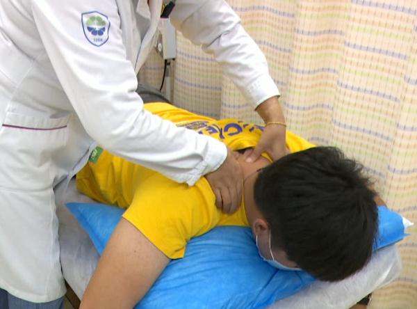 男子脖子不舒服去養生店按摩,結果被按出腦中風 男子脖子不舒服去養生店按摩,結果被按出腦中風