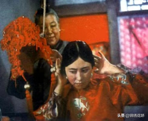 《駱駝祥子》：虎妞難產而死，除了胎兒過大，真正的原因是這三點