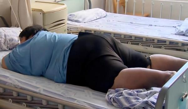 廣東29歲女孩重達356斤,每天抱著電飯鍋吃飯,氣的丈夫不告而別 廣東29歲女孩重達356斤,每天抱著電飯鍋吃飯,氣的丈夫不告而別