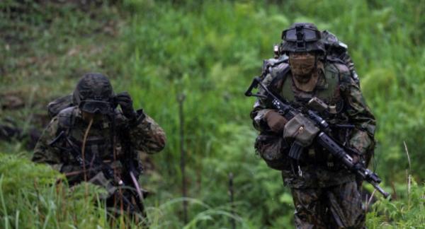 拽頭髮、打下巴、鎖喉，自衛隊成“集中營”，隊員哭訴無門想自殺