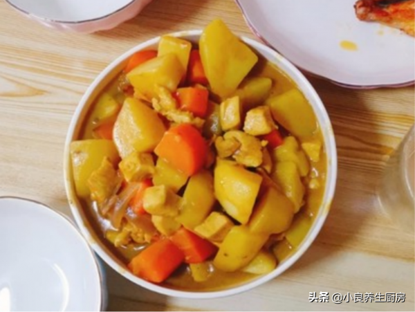 這菜我家經常吃，做法特別簡單，營養又開胃，招待客人有面子