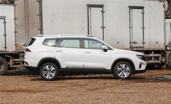 外觀沉穩大氣，空間寬敞，配1.8T發動機，體驗吉利豪越自動舒適型