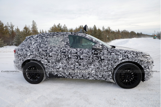 安裝著&OpenCurlyDoubleQuote;米奇&rdquo;車頂燈，新款奧迪Q6 E-Tron路試諜照曝光