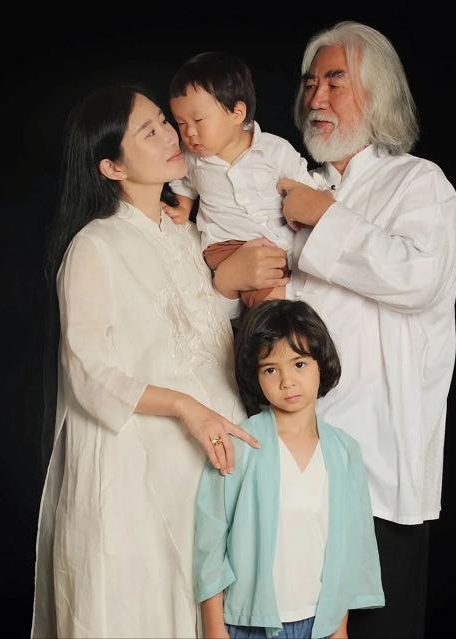 娛樂圈10對老夫少妻的組合，各有各的故事