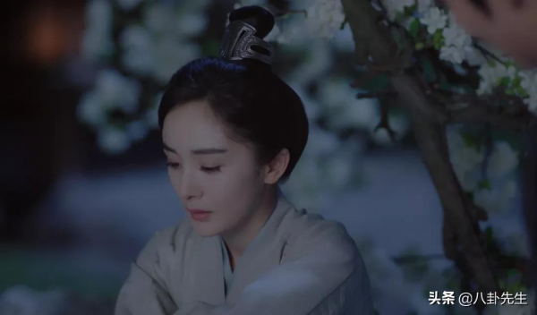 “85花”女扮男裝：楊冪楊穎唐嫣個個濃妝，倪妮劉詩詩有說服力