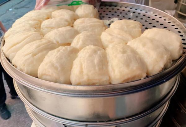 貴州無人不知的非遺美食，一家7口人全跟著幹，客人天不亮就來買